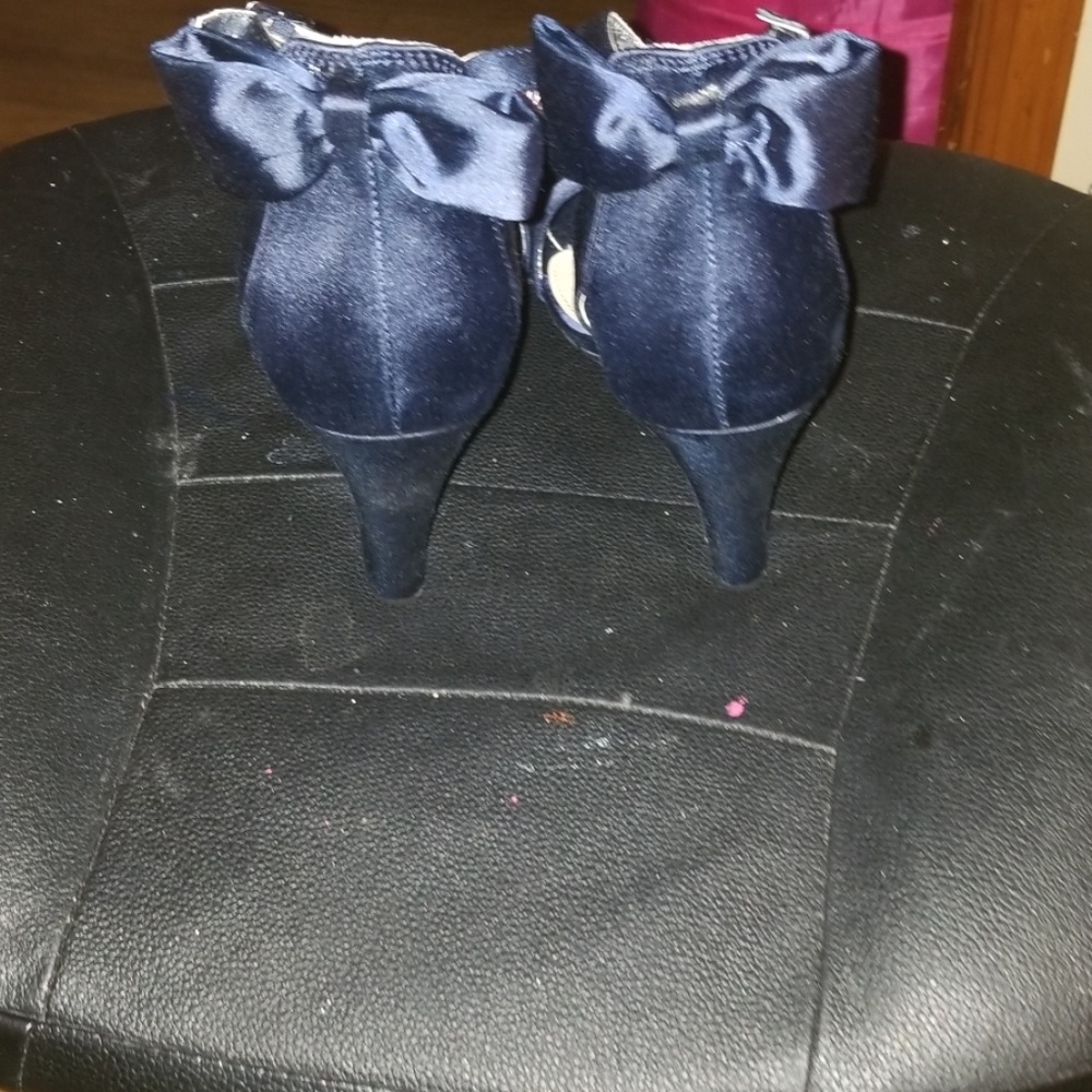Shoes - Picture 2 of 3